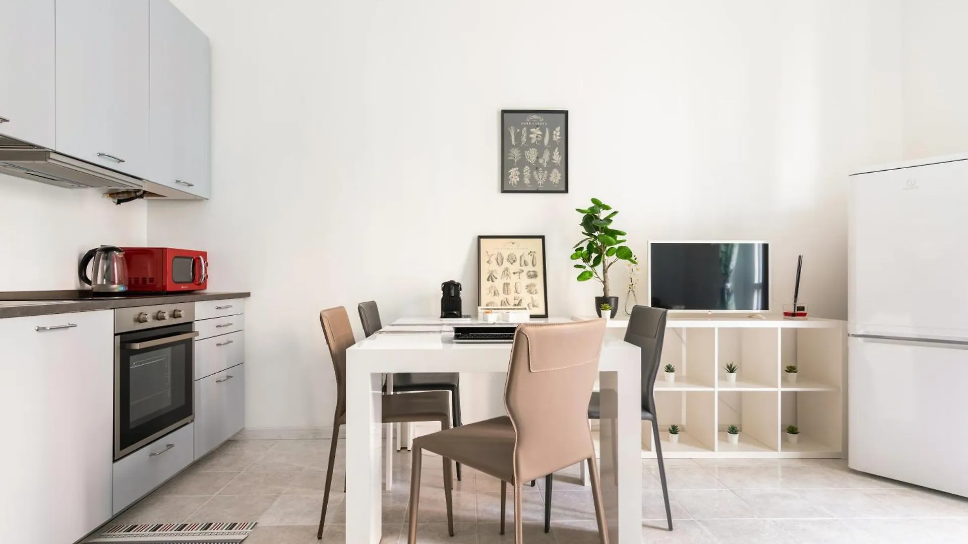 La Casa Sull'Albero City Life Milan 0*,  Italy